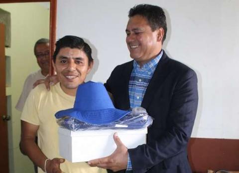 Alcalde mejora la imagen a Servicios Municipales con uniformes imagen 3