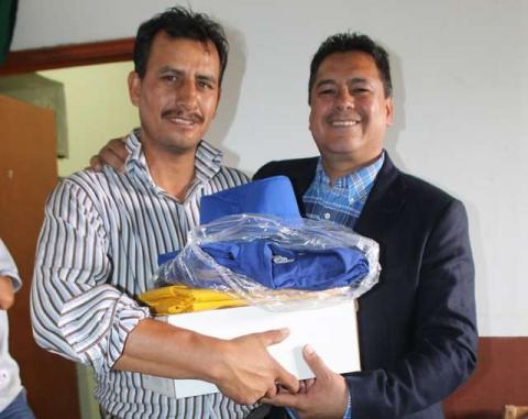 Alcalde mejora la imagen a Servicios Municipales con uniformes imagen 4