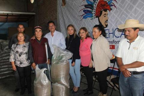 Alcalde entrega fertilizante orgánico a campesinos del municipio imagen 3