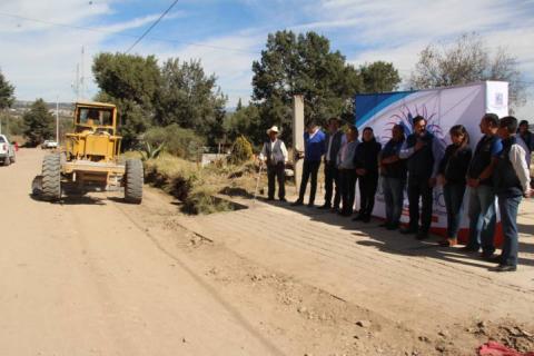 Alcalde cierra el año pavimentando 12,247 m2 de 3 calles en dos comunidades imagen 3