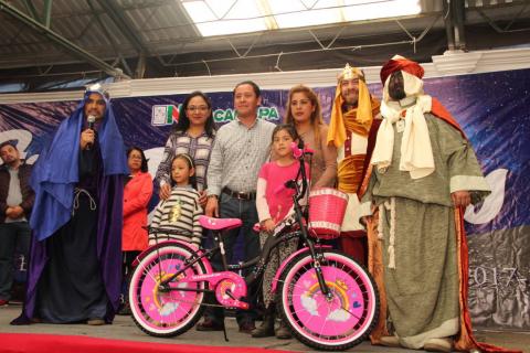 Alcalde festeja el Día de Reyes con juguetes y un show de Peppa Pig imagen 1