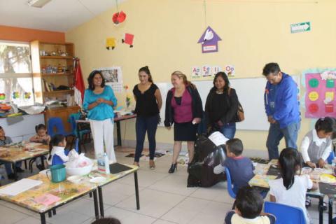 Ayuntamiento de Amaxac entrega juguetes por el día de niños imagen 3