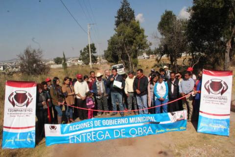Rivera Mora entrega 320 ml de electrificación en Ahuashuatepec imagen 1