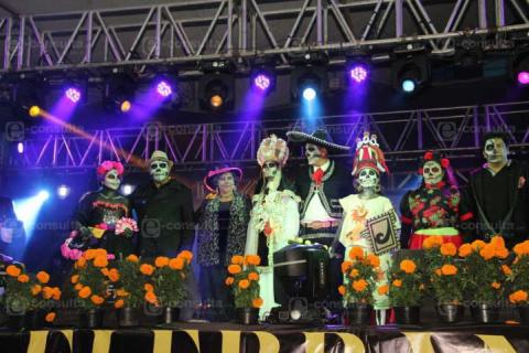 Celebrando Hasta Morir reunió a charros, catrines y catrinas en su desfile nocturno imagen 2