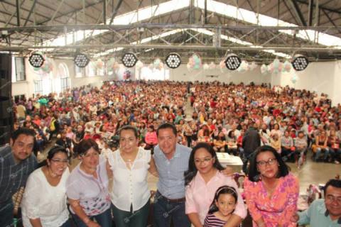 Ayuntamiento y SMDIF de Nanacamilpa festejaron a las mamás en su día imagen 1