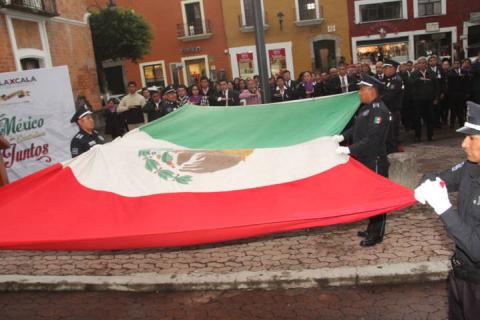 Alcalde preside Arrio en el CCVII Aniversario de la Independencia de México imagen 2
