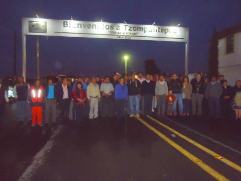 Nuevo cartel luminoso da bienvenida a visitantes en Tzompantepec imagen 2
