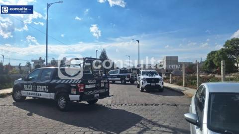 Hallan muerto a hombre vestido de mujer en San Pablo del Monte; autoridades ya investigan