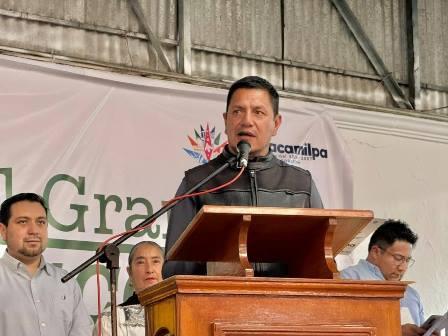 Edil acusado de desvío de nómina, abusos y caos en evento público de Nanacamilpa