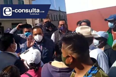 Necedad, edil de Tetlanohcan quiere construir un kiosco cerca de su casa