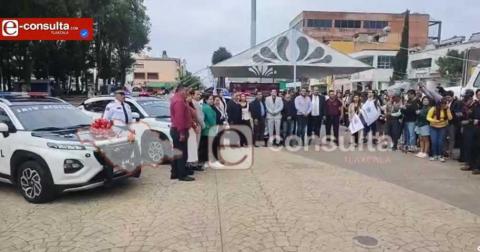 Alcalde de Apizaco entrega nuevas patrullas y uniformes para reforzar la seguridad en el municipio