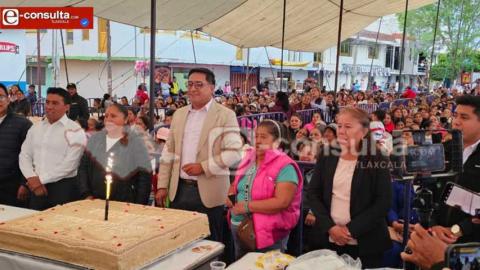 Emmanuel Contreras celebra en grande a las madres de Tenancingo