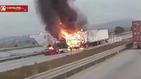 Tragedia en el Arco Norte: choque e incendio de dos tráilers deja cerrada la vía en Tlaxcala