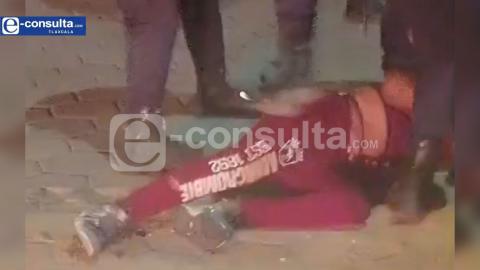 Mujer roba cuchillo en taquería de Papalotla y se enfrenta a policías