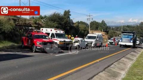 Fatal choque en “El Columpio”: un joven muere prensado tras impactar su vocho contra un tráiler