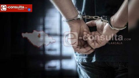 Detienen en Tlaxcala a joven con arsenal de armas y equipo táctico