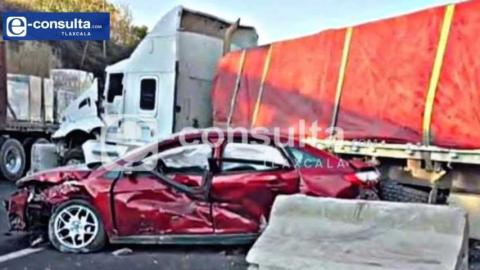 Mientras dos automovilistas discutían un tráiler pierde el control y embiste varios vehículos