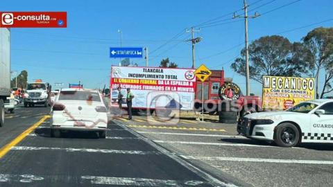 Bloquean productores tlaxcaltecas la carretera México Veracruz por demandas del campo