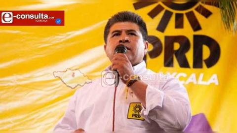 Comando armado asalta a ex dirigente del PRD; lo golpean, se llevan su camioneta y dinero