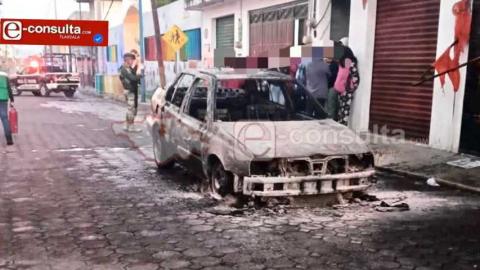Vehículo se incendia en San Sebastián Xolalpan - SPM; no se reportan lesionados