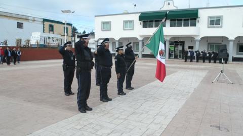 Ayuntamiento de Tzompantepec realiza honores a la bandera imagen 1