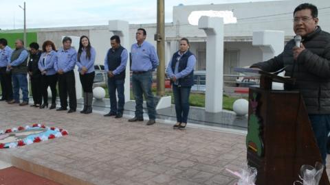 Ayuntamiento de Tzompantepec realiza honores a la bandera imagen 2
