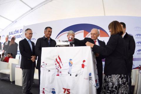 Inuaugura AMLO el Salón de la Fama del Beisbol Mexicano en Monterrey imagen 10