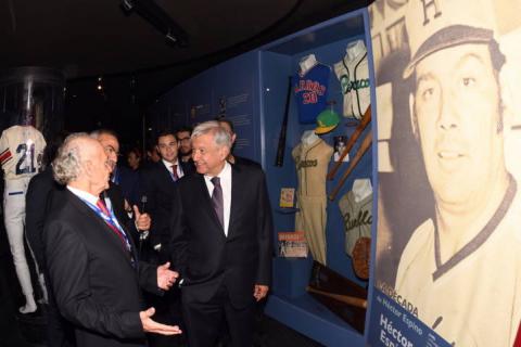 Inuaugura AMLO el Salón de la Fama del Beisbol Mexicano en Monterrey imagen 9