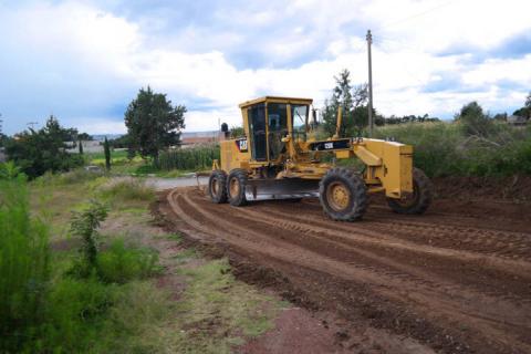 Alcalde mejora infraestructura carretero hacia casa comunal imagen 3