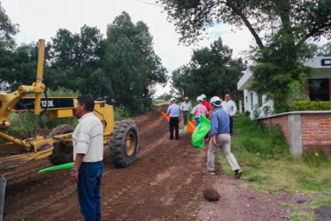 Alcalde mejora infraestructura carretero hacia casa comunal imagen 2