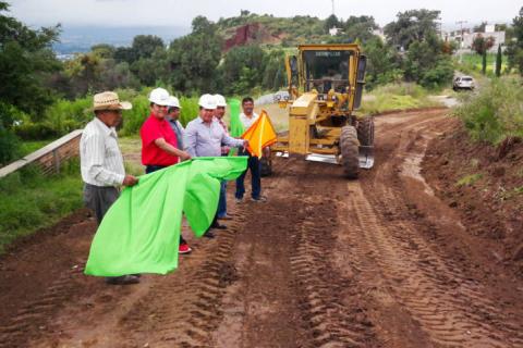 Alcalde mejora infraestructura carretero hacia casa comunal imagen 1