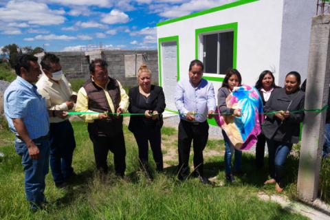 Alcalde entrega habitaciones a familias de bajos recursos imagen 3