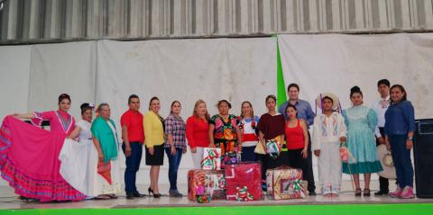 Todo un éxito el concurso de trajes típicos en Amaxac imagen 2