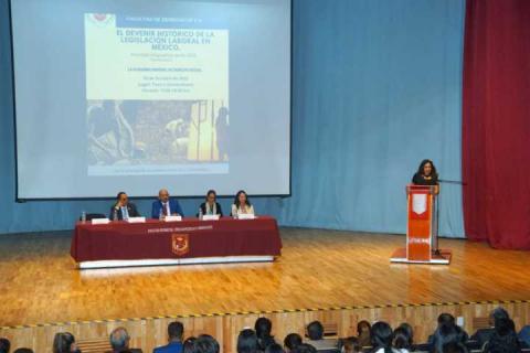 Estudiantes de Derecho UATx analizan evolución de la legislación laboral en México imagen 1