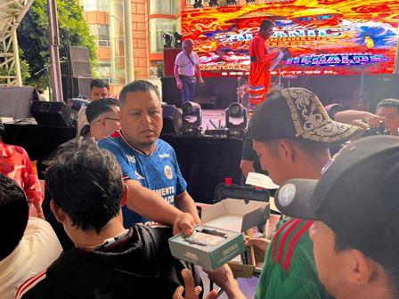 Meléndez se la rifa con los albañiles: fiesta, regalos y respaldo total en Teolocholco