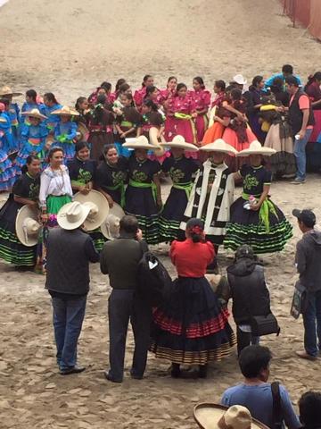 Don Habacuc Briones representando dignamente al nobel equipo de Rancho la Cabaña que es uno de los equipos con mayor impulso familiar.