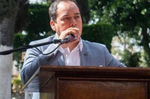 Salen a relucir las transas del alcalde de Nativitas, habría desviado 700 mil pesos