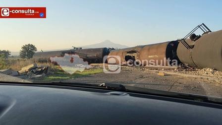 En Apizaco vagones se descarrilan y paralizan acceso a la colonia Morelos