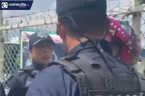 Acusan a policía estatal de robar 8 mil pesos a una mujer durante intervención en vía federal