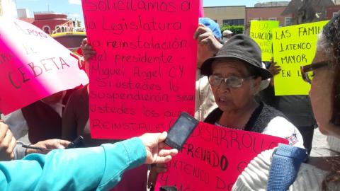 Pobladores de Ixtenco exigen reinstalación de Caballero Yonca