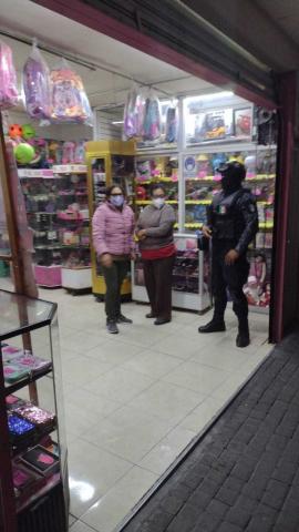 Policía de Zacatelco verifica el cierre de negocios no esenciales a la hora establecida imagen 2