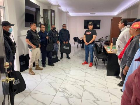 Indispensable dotar de chalecos a policías, para un mejor desempeño de su trabajo: Eddy Roldán imagen 1