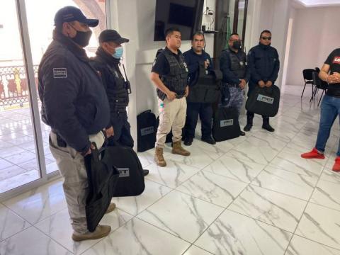 Indispensable dotar de chalecos a policías, para un mejor desempeño de su trabajo: Eddy Roldán imagen 3