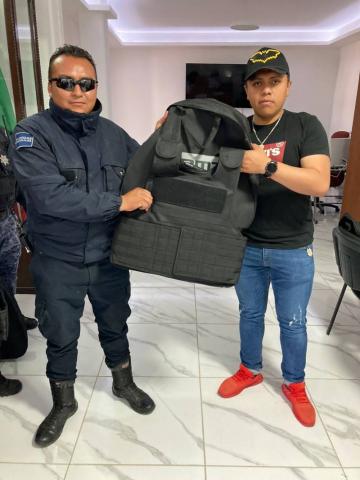 Indispensable dotar de chalecos a policías, para un mejor desempeño de su trabajo: Eddy Roldán imagen 5