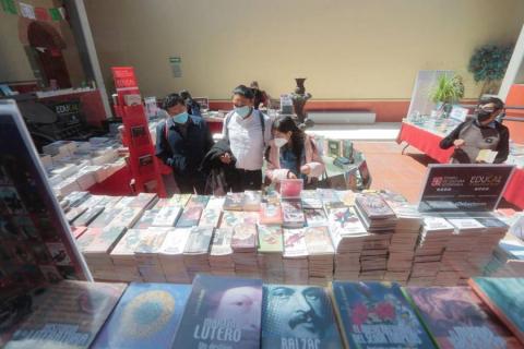 Tendido de libros en el Museo Miguel N. Lira imagen 6