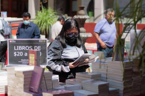 Tendido de libros en el Museo Miguel N. Lira imagen 11