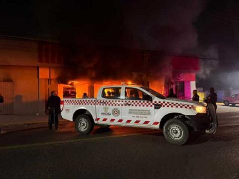 Protección civil de Papalotla atiende incendio en tienda de conveniencia de Panzacola imagen 3