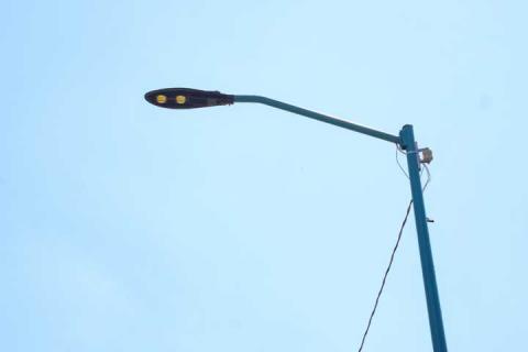 Alfonso Sánchez García constata instalación de alumbrado público en la Trinidad Tepehitec imagen 1