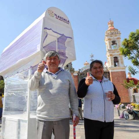 Blanca Angulo entrega carritos expendedores a comerciantes de Chiautempan imagen 2