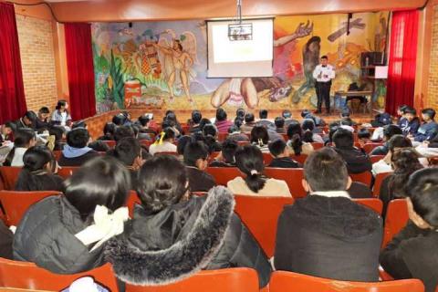 Policía municipal lleva plática de autocuidado a la Secundaria Técnica 1 de la Loma Xicohténcatl imagen 2
